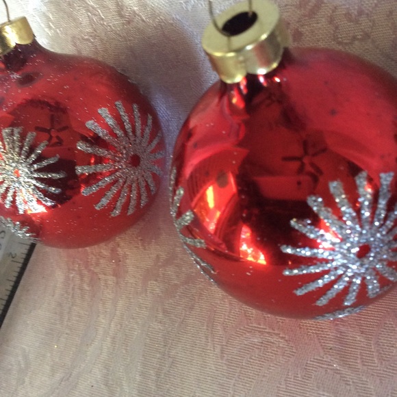 Vintage Red Christmas Ornaments- Set if 3 Pyramid - Picture 11 of 11